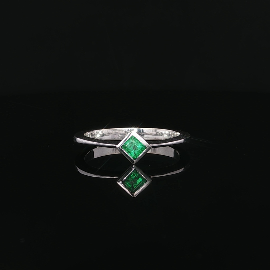 ANILLO SOLITARIO  ESMERALDA 0,35 OB