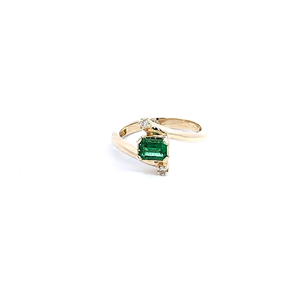 ANILLO ESMERALDA Y DIAMANTES ORO AMARILLO         