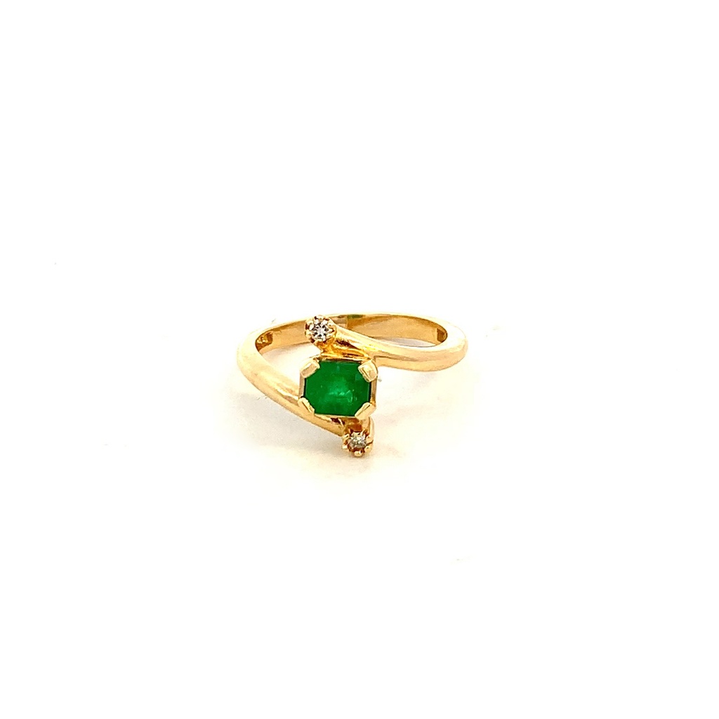 ANILLO ESMERALDA Y DIAMANTES ORO AMARILLO         