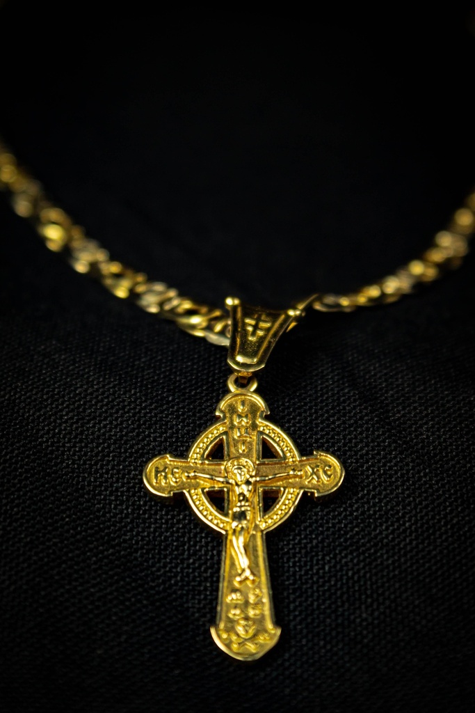 DIJE CRUZ CRISTO CUELLO ARTICULADO ORO AMARILLO      