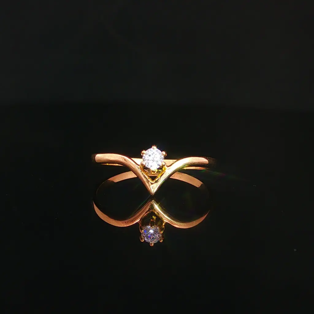 ANILLO SOLITARIO EN V ORO AMARILLO