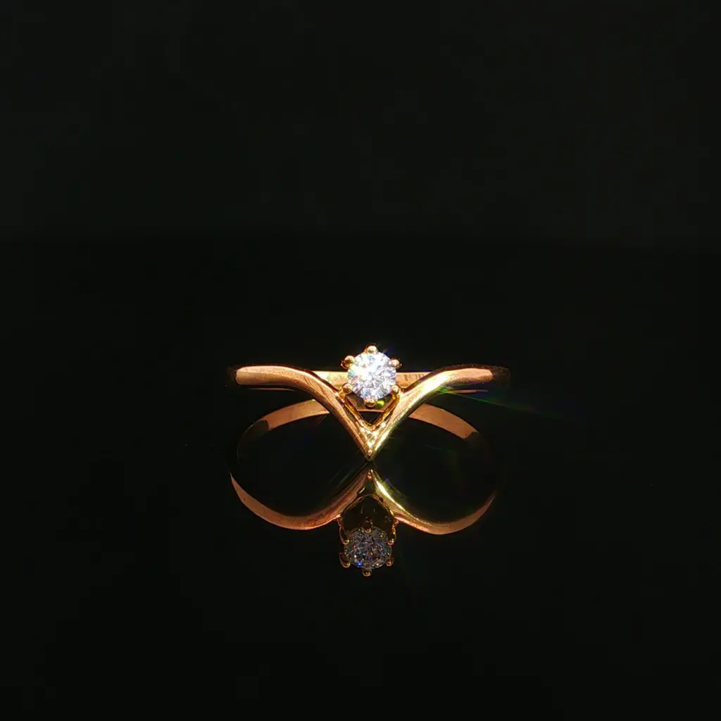 ANILLO SOLITARIO EN V ORO AMARILLO